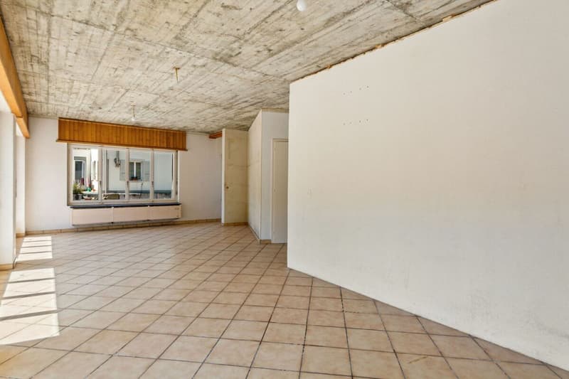 Sonceboz, house to renovate with barn (5)