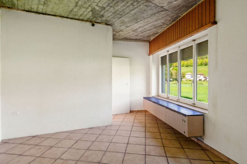 Sonceboz, house to renovate with barn (12)