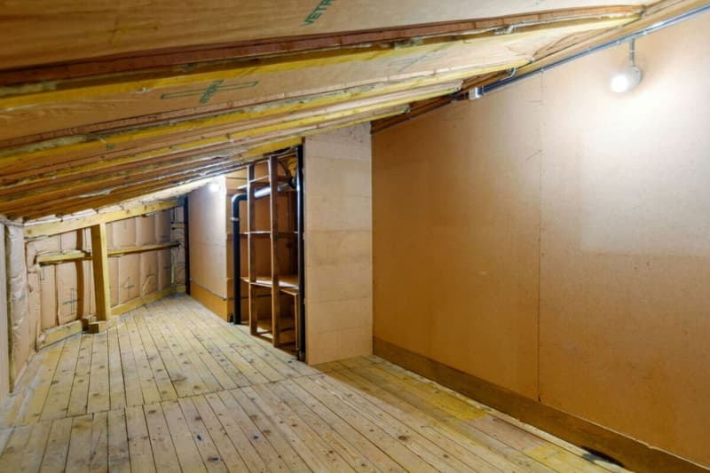 Sonceboz, house to renovate with barn (13)