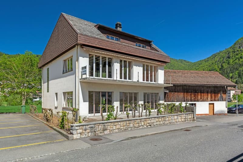 Sonceboz, house to renovate with barn (1)