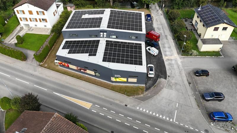 Schöne kommerzielle Bruttogeschäftsoberfläche von 208 m2 zur Miete in Courtelary (2)