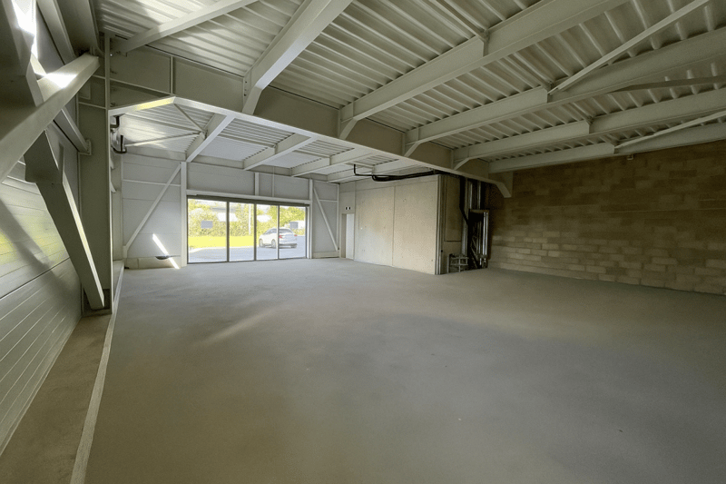 Schöne kommerzielle Bruttogeschäftsoberfläche von 208 m2 zur Miete in Courtelary (3)