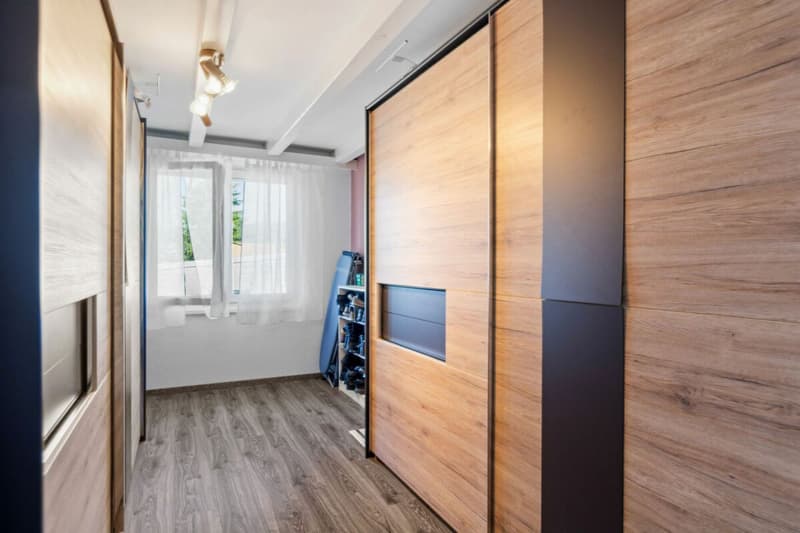 Dombresson, magnificent 4.5-room duplex attic, garage, parking space (11)