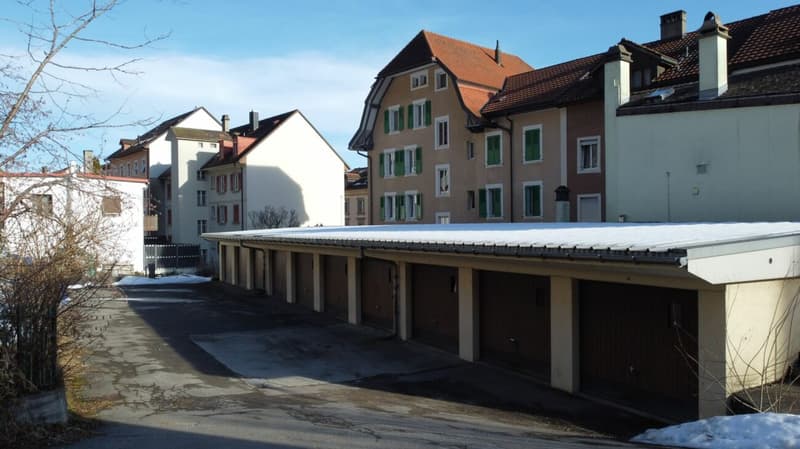 St-Imier, building with 5 apartments and possibility to acquire 10 garages (3)