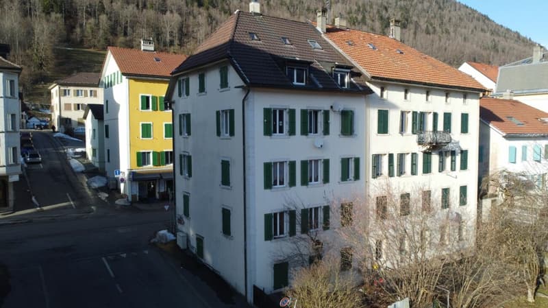 St-Imier, building with 5 apartments and possibility to acquire 10 garages (1)