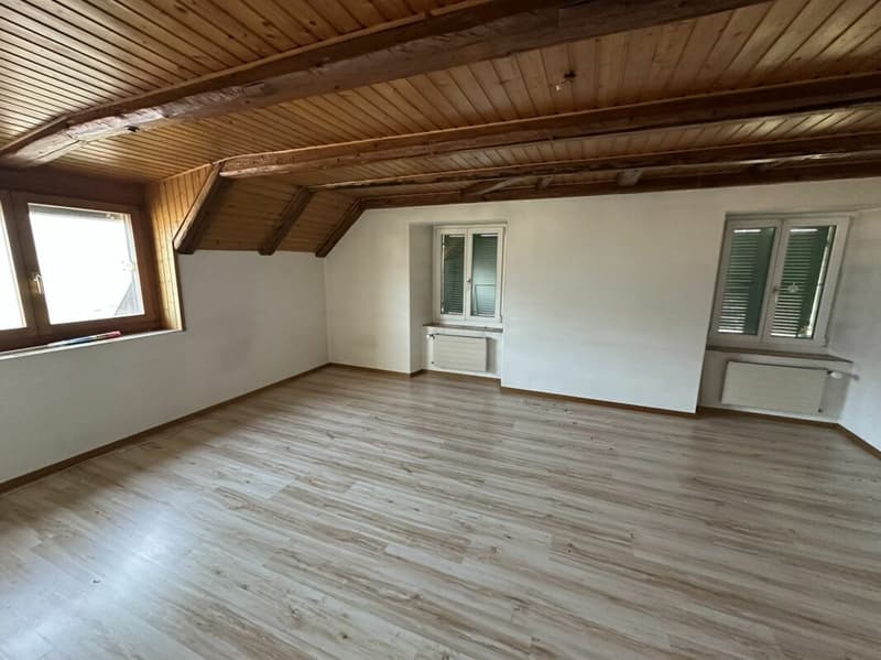 St-Imier, building with 5 apartments and possibility to acquire 10 garages (7)