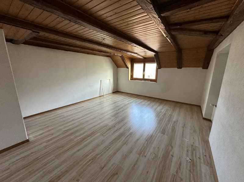 St-Imier, building with 5 apartments and possibility to acquire 10 garages (6)