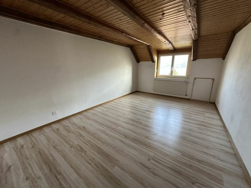 St-Imier, building with 5 apartments and possibility to acquire 10 garages (5)
