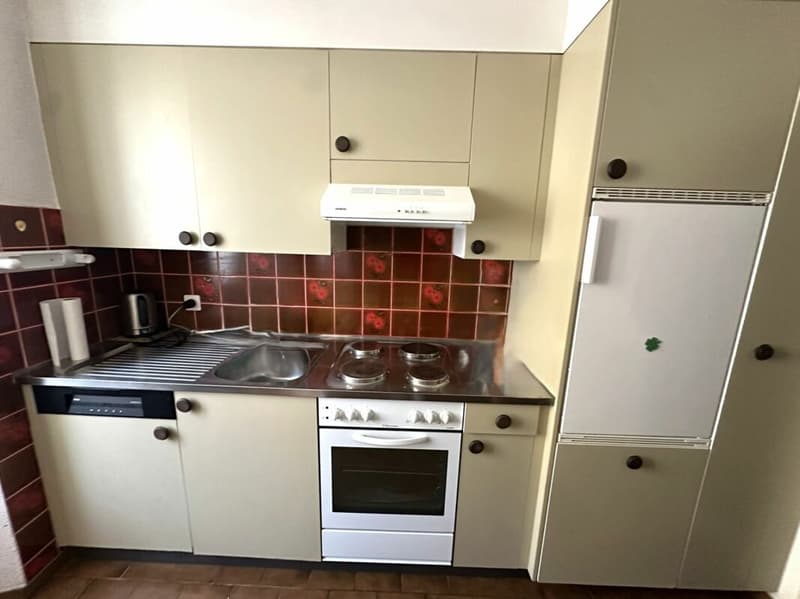 St-Imier, building with 5 apartments and possibility to acquire 10 garages (10)