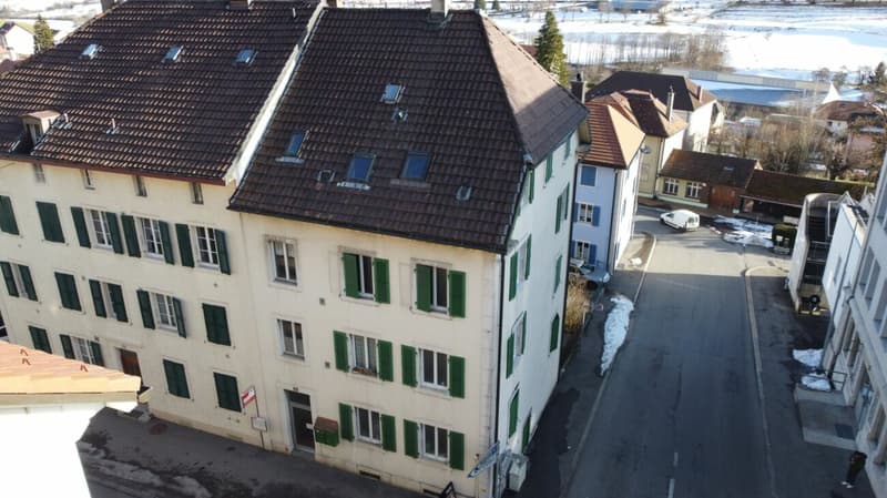 St-Imier, building with 5 apartments and possibility to acquire 10 garages (2)