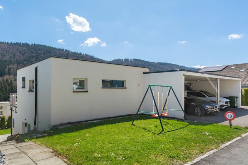 St-Imier, magnificent 5.5-room villa with garden and carport (3)