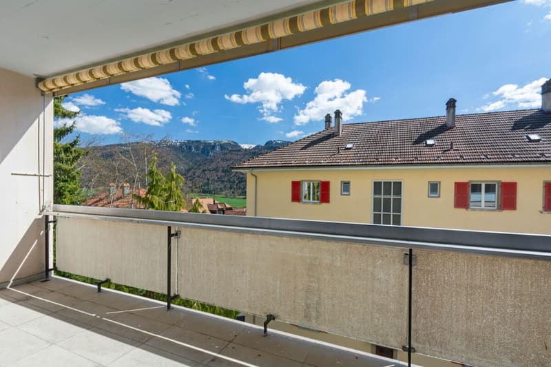 St-Imier, beautiful renovated apartment with 3.5 rooms, balcony, and garage (3)