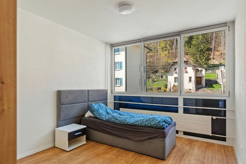 St-Imier, beautiful renovated apartment with 3.5 rooms, balcony, and garage (9)