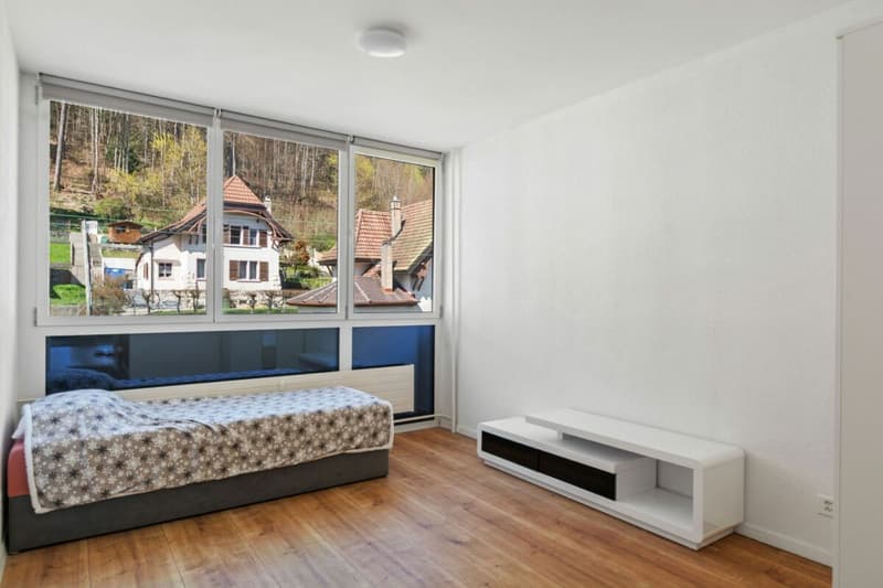 St-Imier, beautiful renovated apartment with 3.5 rooms, balcony, and garage (8)