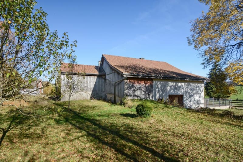 Le Noirmont, charming farm with building land (12)