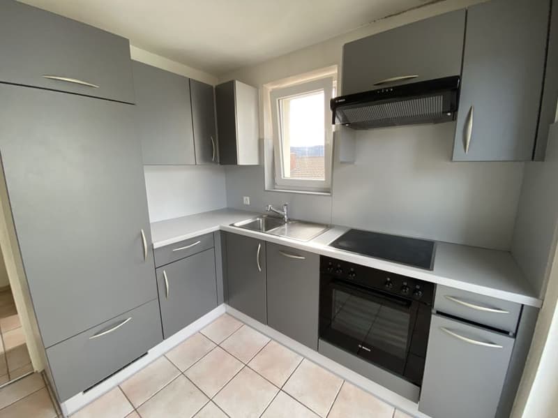 Tavannes, rental building with 8 apartments, 2 garages and 7 parking spaces (9)