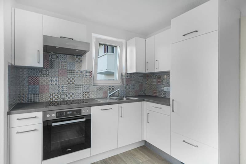 Tavannes, rental building with 8 apartments, 2 garages and 7 parking spaces (4)