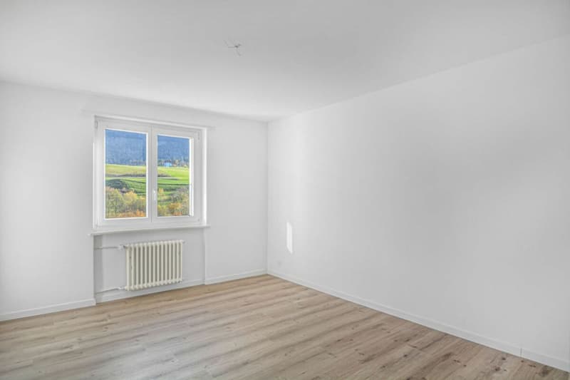 Tavannes, rental building with 8 apartments, 2 garages and 7 parking spaces (8)