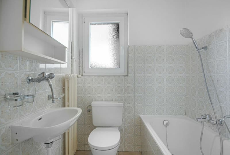 Tavannes, rental building with 8 apartments, 2 garages and 7 parking spaces (6)