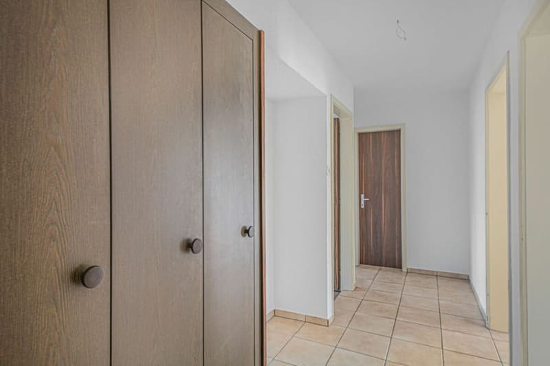 Tavannes, rental building with 8 apartments, 2 garages and 7 parking spaces (7)