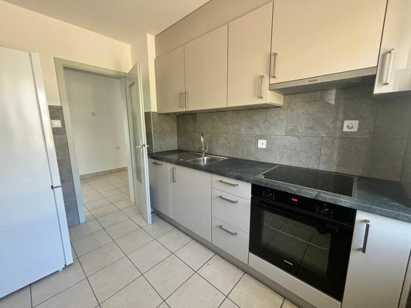 Tramelan, Beautifully renovated 4.5 room apartment on the 2nd floor with balcony (5)