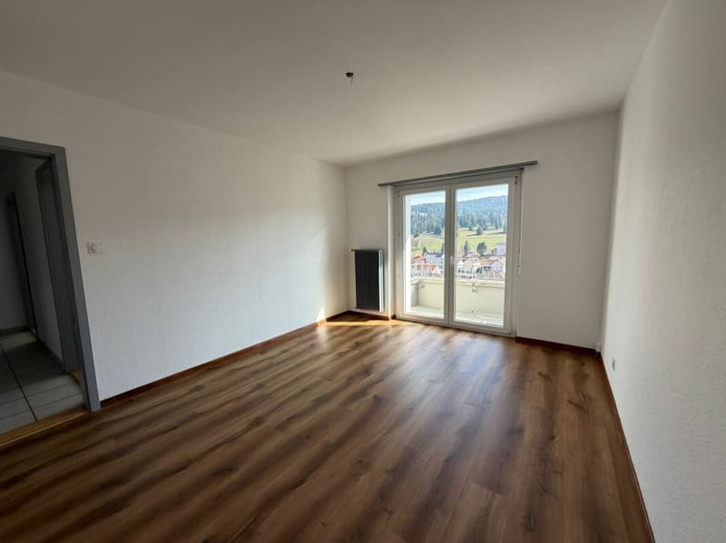 Tramelan, Beautifully renovated 4.5 room apartment on the 2nd floor with balcony (4)