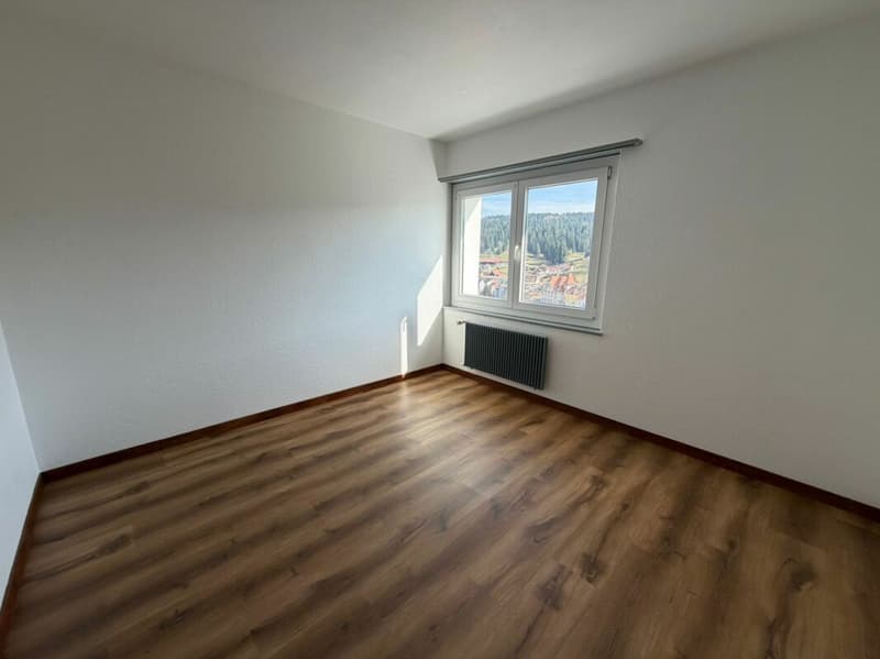 Tramelan, Beautifully renovated 4.5 room apartment on the 2nd floor with balcony (6)