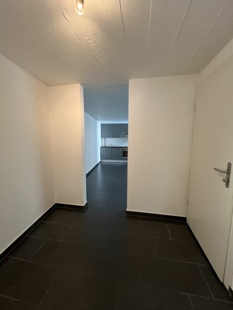 St-Imier, monolocale al 2° piano nel pieno centro città (4)