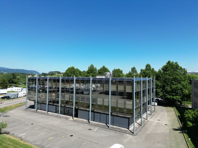 St-Blaise, superficie commerciale di 186 m2 con posti auto (12)