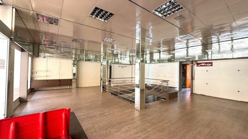 St-Imier, commercial space in the village center with a showcase (6)