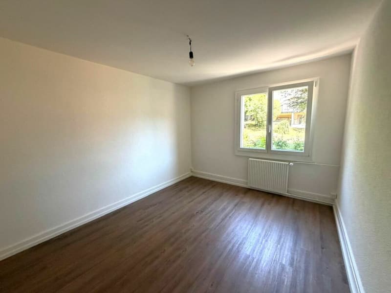 St-Imier, lovely renovated 3.5-room apartment on the 2nd floor (5)