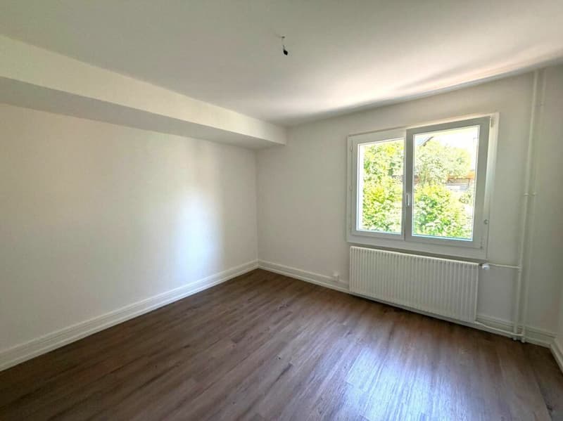 St-Imier, lovely renovated 3.5-room apartment on the 2nd floor (4)