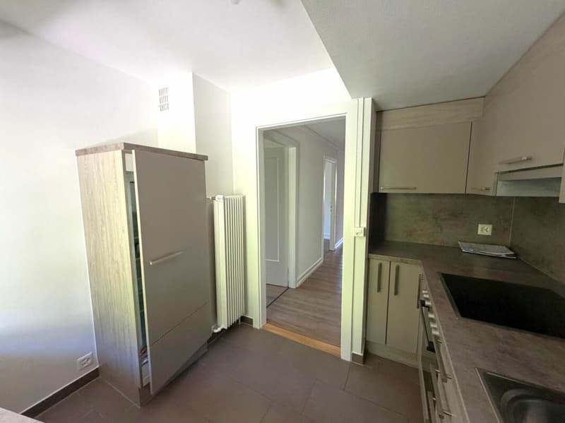St-Imier, lovely renovated 3.5-room apartment on the 2nd floor (2)