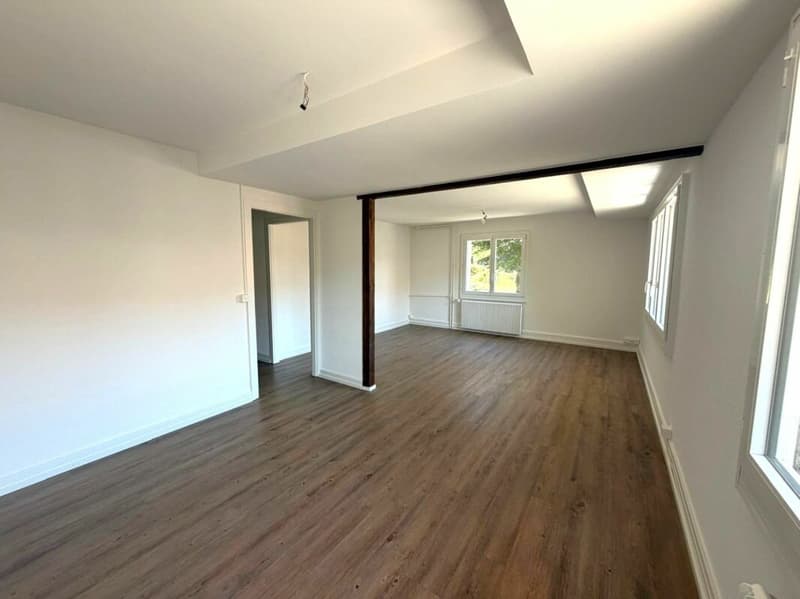 St-Imier, lovely renovated 3.5-room apartment on the 2nd floor (8)