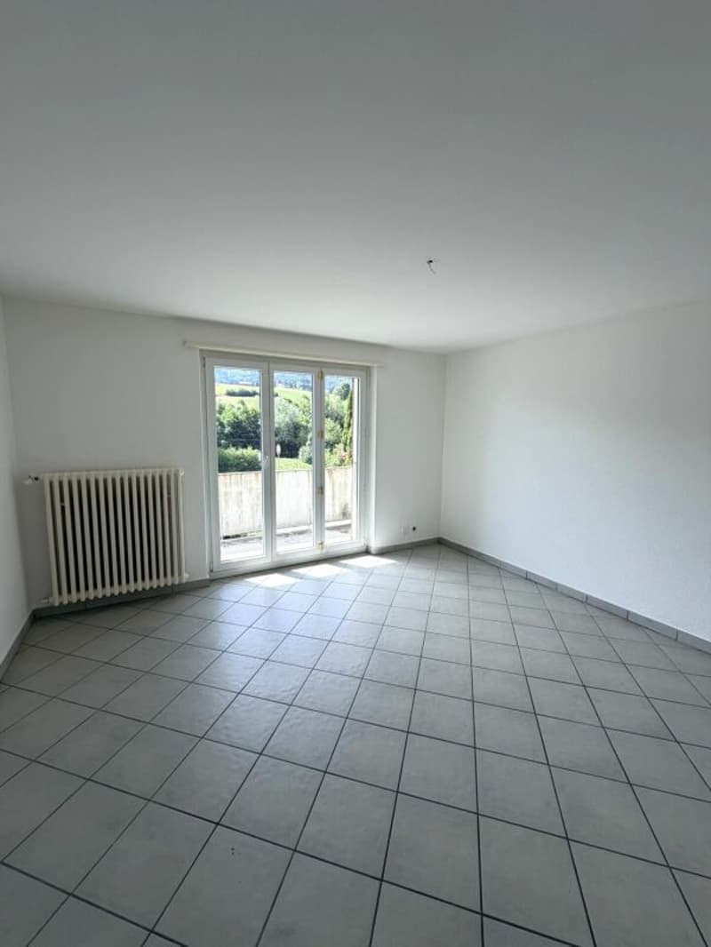 Schönes Apartment mit 2.5 Zimmern im 1. Stock mit Balkon in Tavannes (4)