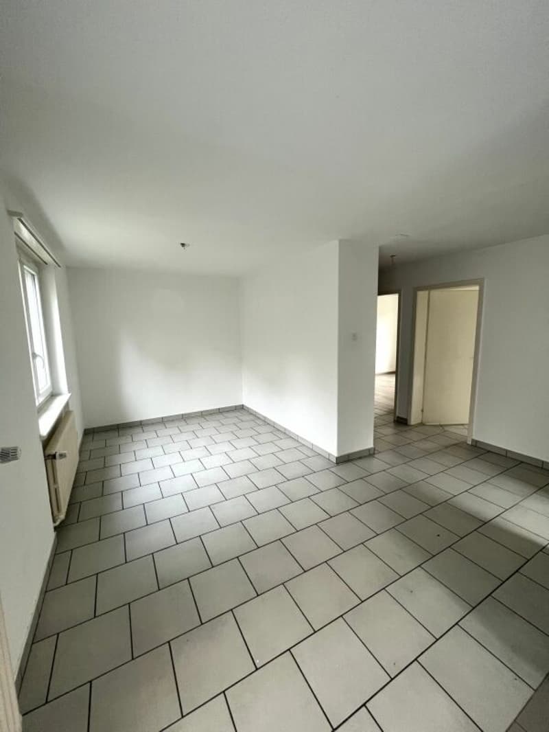 Schönes Apartment mit 2.5 Zimmern im 1. Stock mit Balkon in Tavannes (3)