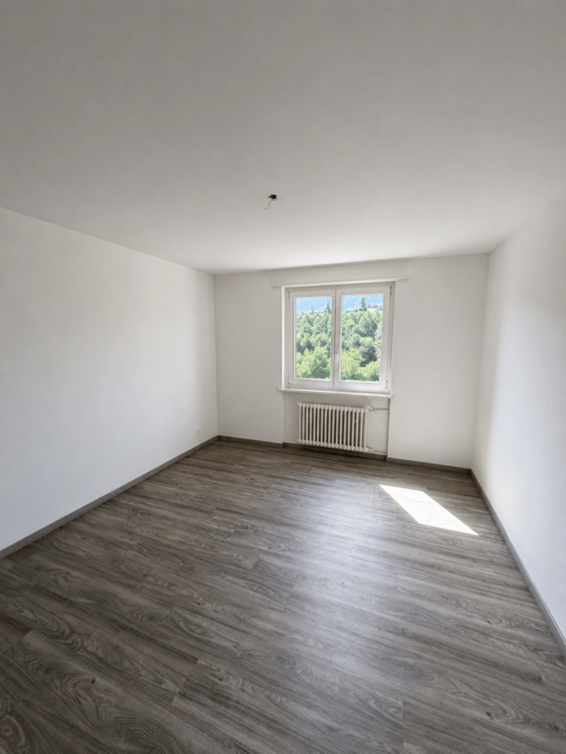 Schönes Apartment mit 2.5 Zimmern im 1. Stock mit Balkon in Tavannes (6)