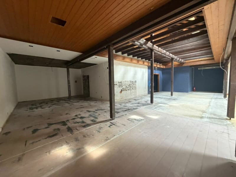 St-Imier, bureau / cabinet idéalement situé de 260 m2 (2)