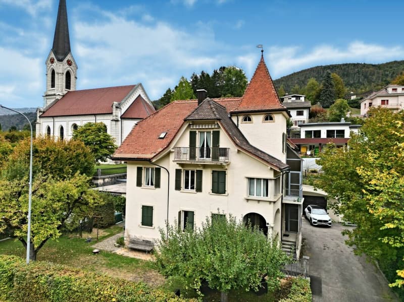 Court, grande maison de 2 logements avec garages et atelier (15)