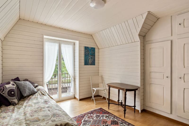 Court, grande maison de 2 logements avec garages et atelier (7)