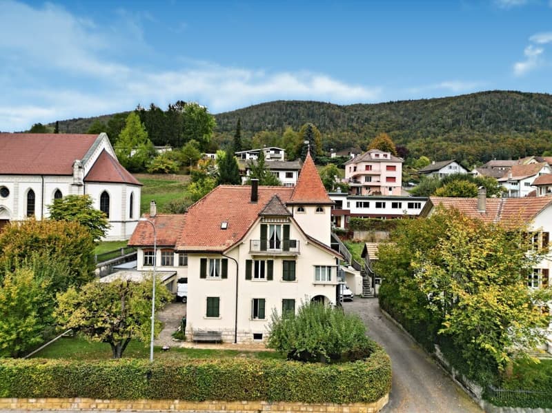 Court, grande maison de 2 logements avec garages et atelier (1)