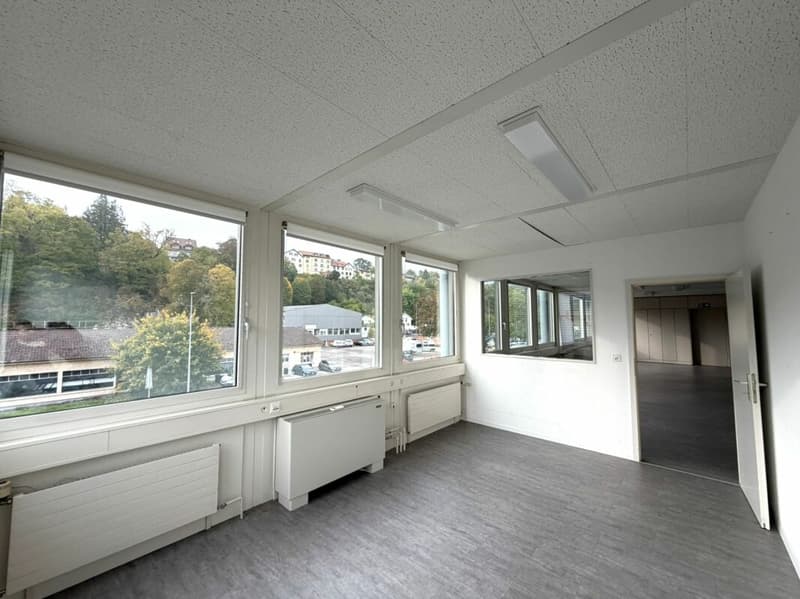 St-Blaise, surface commerciale de 140 m2 avec places de parc (4)