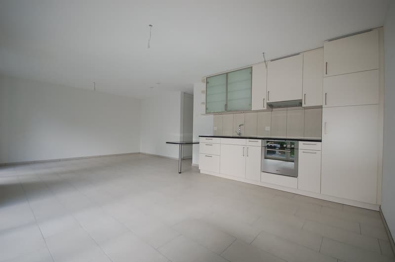Appartamento loft moderno 1.0 vani con area di seduta (2)