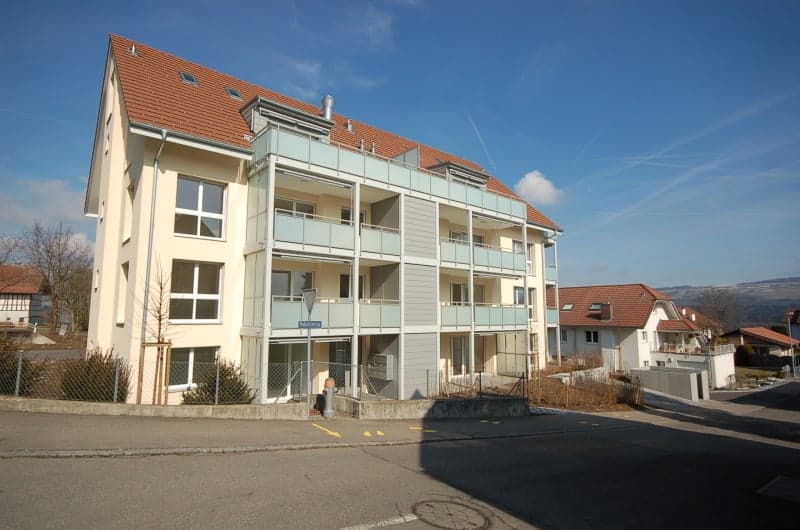 Moderne 3.5-Zimmerwohnung mit Balkon (8)