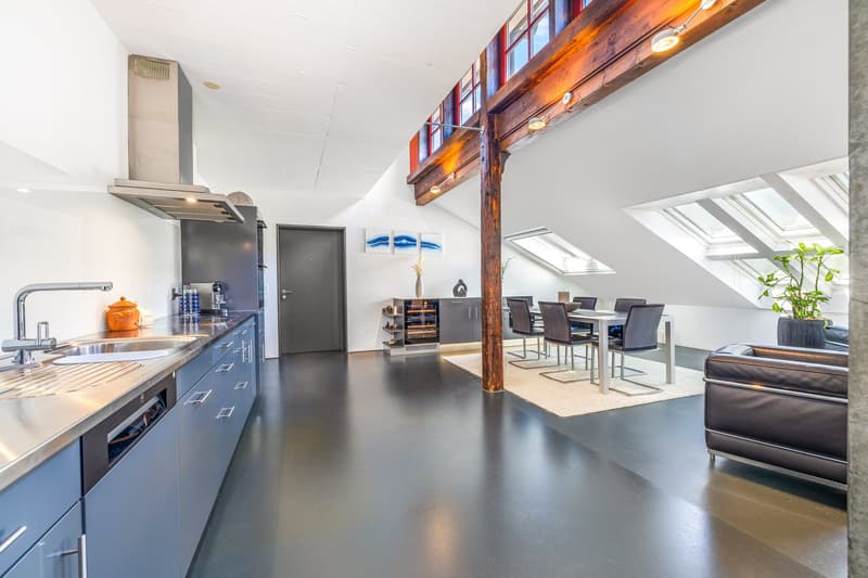 Exclusive 4.5-room attic loft on 2 floors – trendy living with style (2)