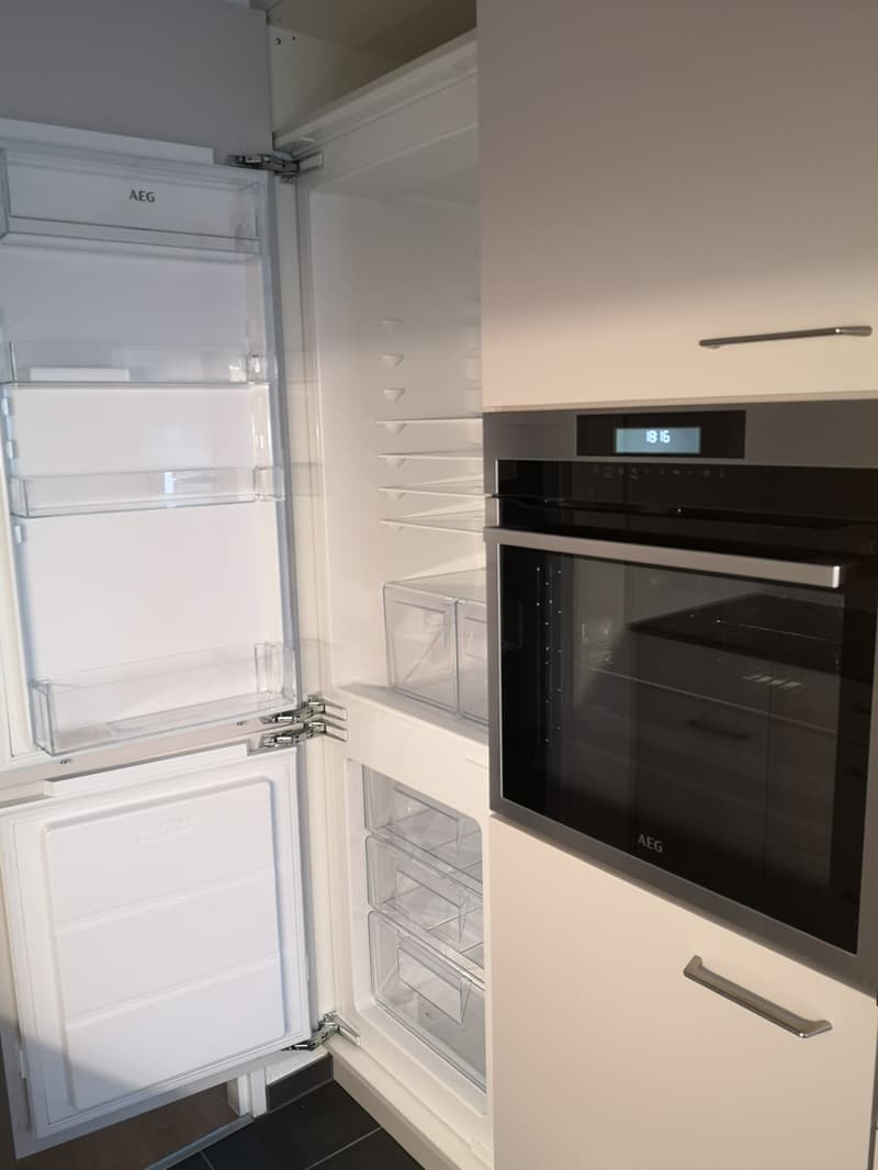 Grosser Kühlschrank und Gefrierschrank