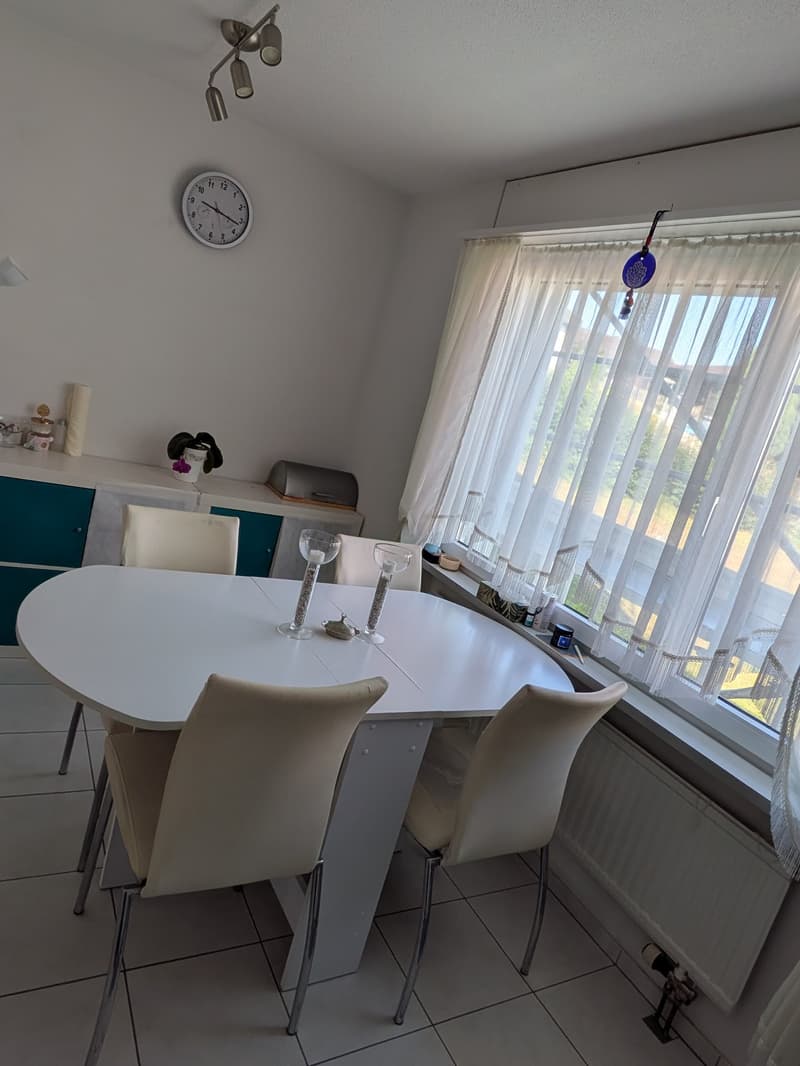 Küche mit Fenster / unmöbliert