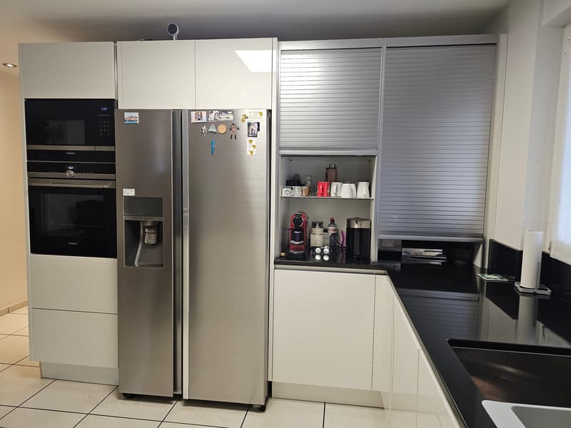 Peaceful living, close to the city in a 4-room apartment with balcony including 1 parking space in Binningen (12)