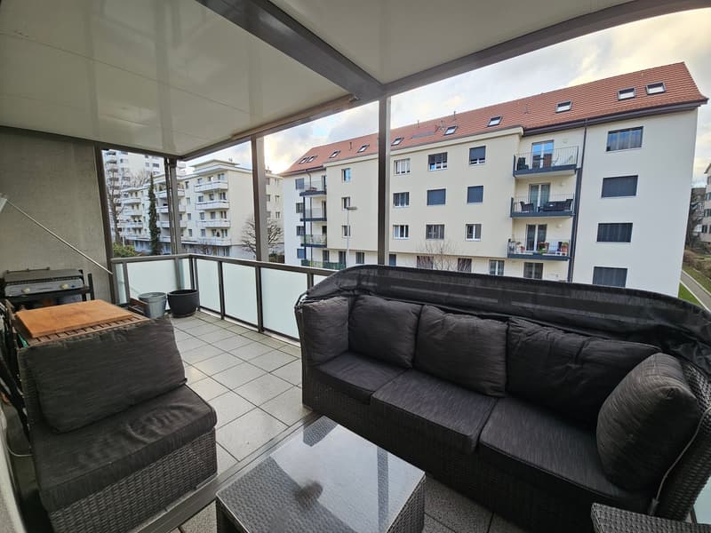 Peaceful living, close to the city in a 4-room apartment with balcony including 1 parking space in Binningen (16)