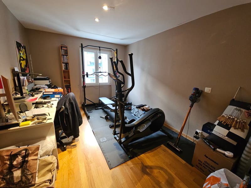 Peaceful living, close to the city in a 4-room apartment with balcony including 1 parking space in Binningen (7)